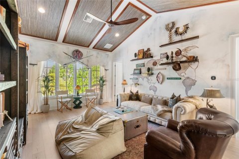 House in Orlando, Florida 5 bedrooms, 348.66 sq.m. № 1865907 - photo 21