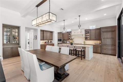 House in Orlando, Florida 5 bedrooms, 348.66 sq.m. № 1865907 - photo 5