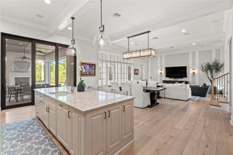 House in Orlando, Florida 5 bedrooms, 348.66 sq.m. № 1865907 - photo 9
