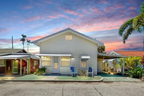 House in Bradenton, Florida 1 bedroom, 69.49 sq.m. № 1759628 - photo 1