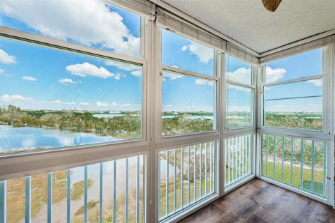 Купить кондоминиум в Мадейра - Бич, Флорида 3 комнаты, 148.18м2, № 1530040 - фото 2
