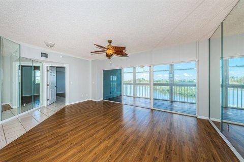 Купить кондоминиум в Мадейра - Бич, Флорида 3 комнаты, 148.18м2, № 1530040 - фото 9