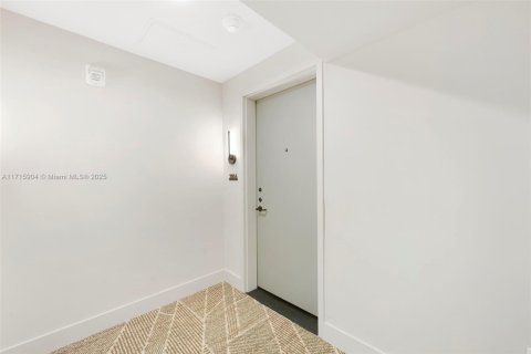 Condo in Miami, Florida, 3 bedrooms  № 1735652 - photo 4
