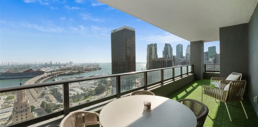 Condo in Miami, Florida, 3 bedrooms № 1735652