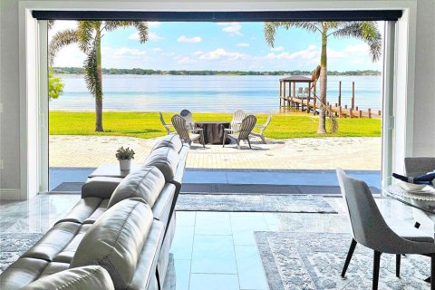 House in Orlando, Florida 5 bedrooms, 361.39 sq.m. № 1869375 - photo 16