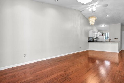 Adosado en alquiler en Tampa, Florida, 2 dormitorios, 107.86 m2 № 1904167 - foto 12