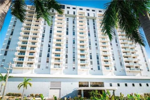 Propiedad comercial en venta en North Miami, Florida № 1802604 - foto 13