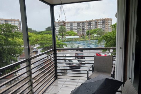 Condominio en venta en Pembroke Pines, Florida, 2 dormitorios № 2034718 - foto 24