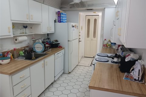 Купить кондоминиум в Пемброк-Пайнс, Флорида 2 спальни, № 2034718 - фото 25