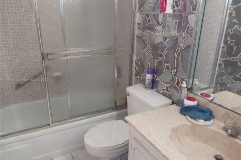 Condominio en venta en Pembroke Pines, Florida, 2 dormitorios № 2034718 - foto 16