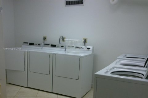 Condominio en venta en Pembroke Pines, Florida, 2 dormitorios № 2034718 - foto 7