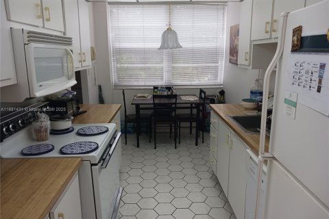 Condominio en venta en Pembroke Pines, Florida, 2 dormitorios № 2034718 - foto 10