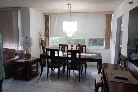 Condominio en venta en Pembroke Pines, Florida, 2 dormitorios № 2034718 - foto 13