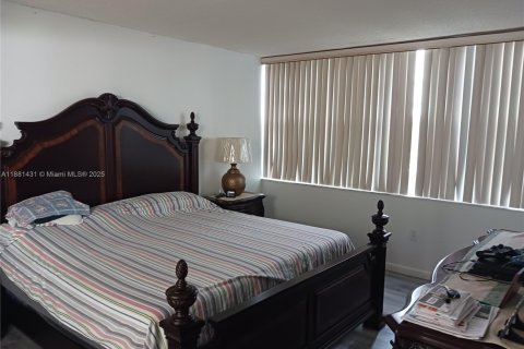 Condominio en venta en Pembroke Pines, Florida, 2 dormitorios № 2034718 - foto 18