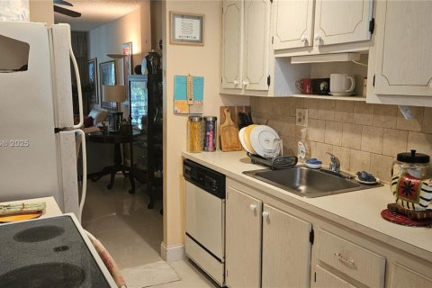 Copropriété à louer à Lauderdale Lakes, Floride: 2 chambres, 89.19 m2 № 1980658 - photo 2