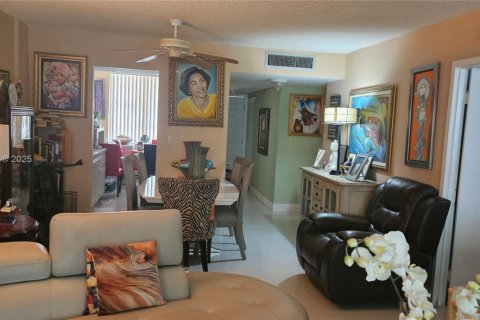 Copropriété à louer à Lauderdale Lakes, Floride: 2 chambres, 89.19 m2 № 1980658 - photo 5