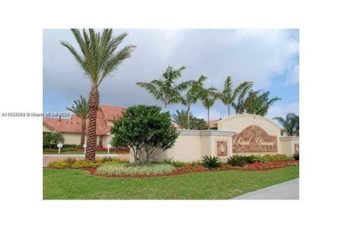 Condo in Pompano Beach, Florida, 1 bedroom  № 1825947 - photo 1