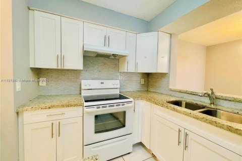 Condo in Pompano Beach, Florida, 1 bedroom  № 1825947 - photo 5