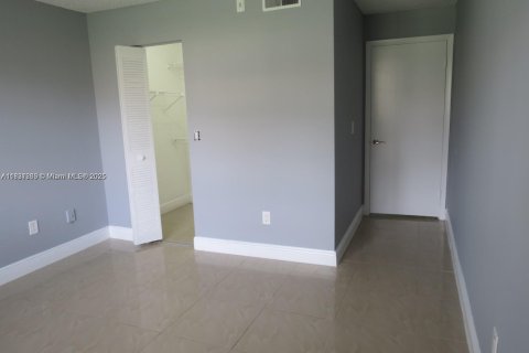 Condo in Pompano Beach, Florida, 1 bedroom  № 1825947 - photo 12