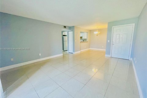 Condo in Pompano Beach, Florida, 1 bedroom  № 1825947 - photo 8