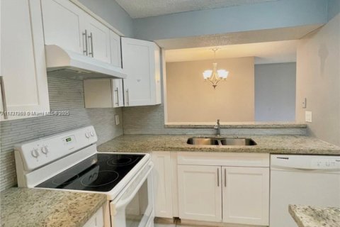 Condo in Pompano Beach, Florida, 1 bedroom  № 1825947 - photo 4