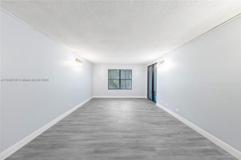 Condo in Lauderhill, Florida, 2 bedrooms  № 1981101 - photo 4
