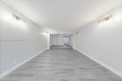 Condo in Lauderhill, Florida, 2 bedrooms  № 1981101 - photo 5