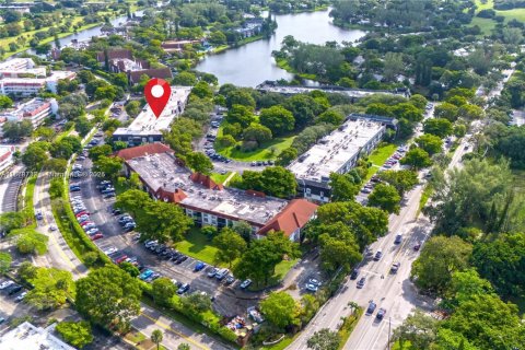 Condo in Lauderhill, Florida, 2 bedrooms  № 1981101 - photo 2