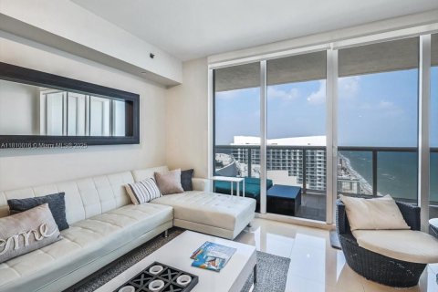 Condominio en venta en Hallandale Beach, Florida, 1 dormitorio, 78.41 m2 № 1752920 - foto 13