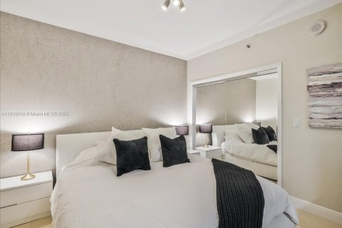 Condominio en venta en Hallandale Beach, Florida, 1 dormitorio, 78.41 m2 № 1752920 - foto 15