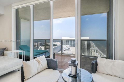 Condominio en venta en Hallandale Beach, Florida, 1 dormitorio, 78.41 m2 № 1752920 - foto 3