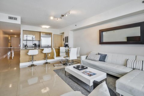 Condominio en venta en Hallandale Beach, Florida, 1 dormitorio, 78.41 m2 № 1752920 - foto 24