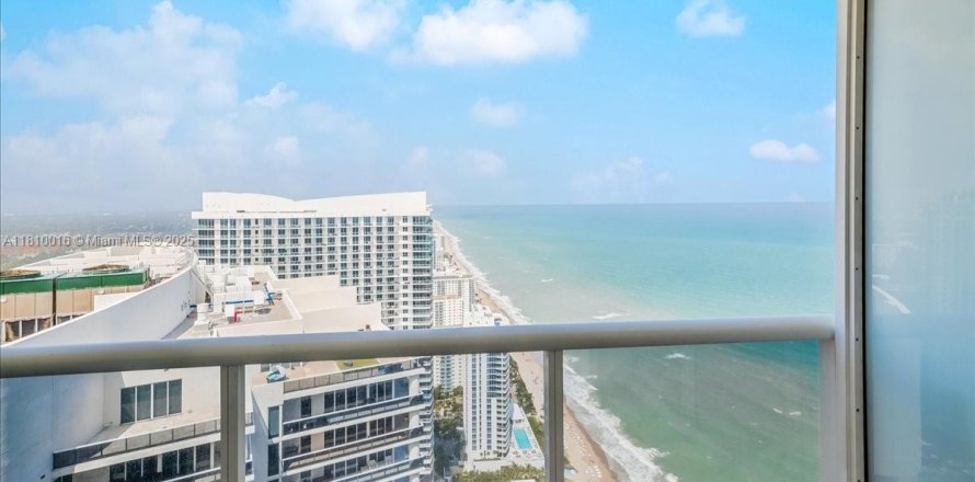 Condominio en Hallandale Beach, Florida, 1 dormitorio  № 1752920