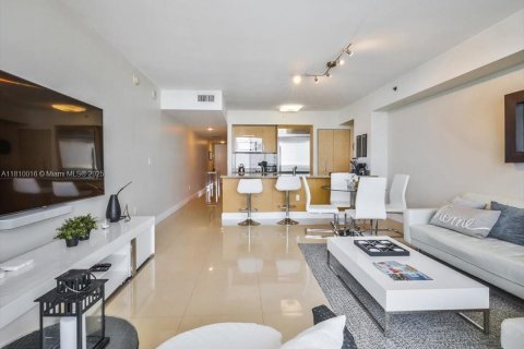 Condominio en venta en Hallandale Beach, Florida, 1 dormitorio, 78.41 m2 № 1752920 - foto 16