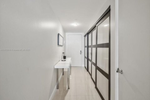 Condominio en venta en Hallandale Beach, Florida, 1 dormitorio, 78.41 m2 № 1752920 - foto 28