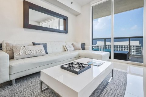 Condominio en venta en Hallandale Beach, Florida, 1 dormitorio, 78.41 m2 № 1752920 - foto 21