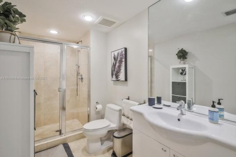 Condominio en venta en Hallandale Beach, Florida, 1 dormitorio, 78.41 m2 № 1752920 - foto 11