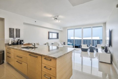 Condominio en venta en Hallandale Beach, Florida, 1 dormitorio, 78.41 m2 № 1752920 - foto 7