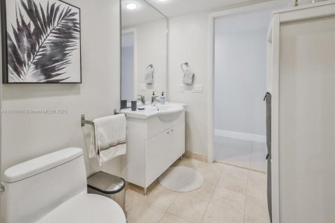 Condominio en venta en Hallandale Beach, Florida, 1 dormitorio, 78.41 m2 № 1752920 - foto 18