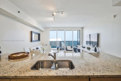 Condominio en venta en Hallandale Beach, Florida, 1 dormitorio, 78.41 m2 № 1752920 - foto 20