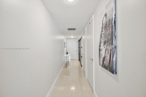 Condominio en venta en Hallandale Beach, Florida, 1 dormitorio, 78.41 m2 № 1752920 - foto 8