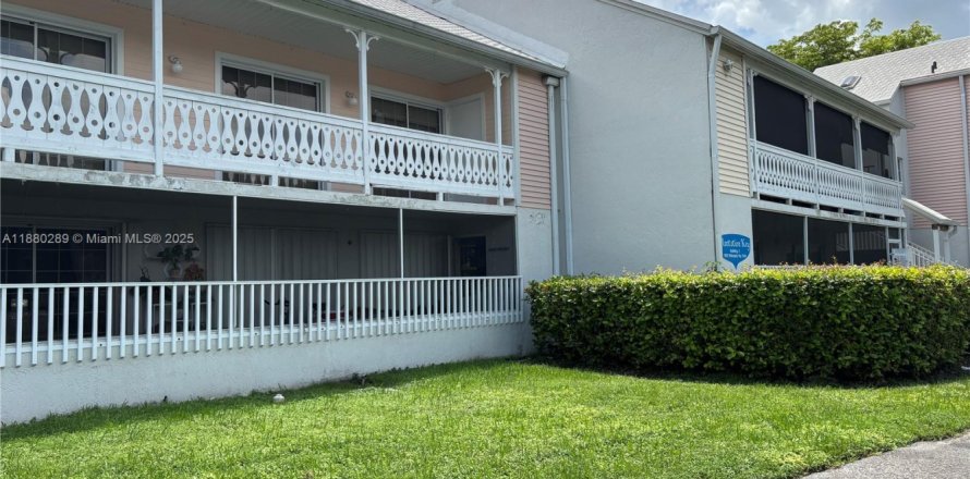 Condominio en Miami, Florida, 2 dormitorios № 1929047