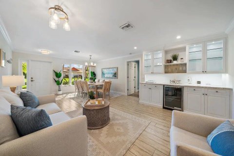 House in Juno Beach, Florida 4 bedrooms, 219.25 sq.m. № 2176178 - photo 8