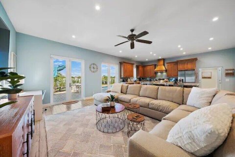 House in Juno Beach, Florida 4 bedrooms, 219.25 sq.m. № 2176178 - photo 3