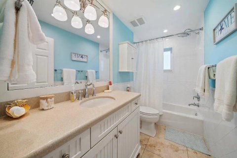 House in Juno Beach, Florida 4 bedrooms, 219.25 sq.m. № 2176178 - photo 20
