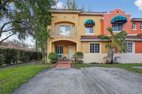 Copropriété à vendre à Hialeah, Floride: 4 chambres, 148.46 m2 № 1946577 - photo 3