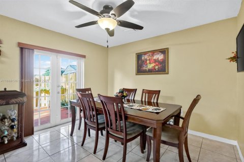 Copropriété à vendre à Hialeah, Floride: 4 chambres, 148.46 m2 № 1946577 - photo 12