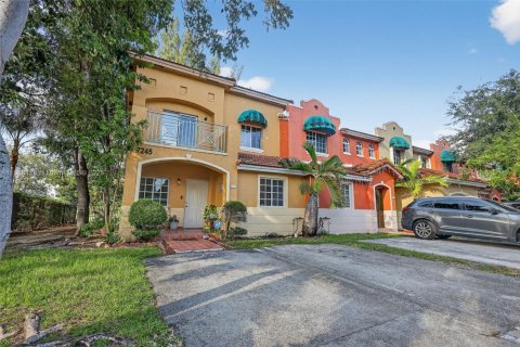 Copropriété à vendre à Hialeah, Floride: 4 chambres, 148.46 m2 № 1946577 - photo 4