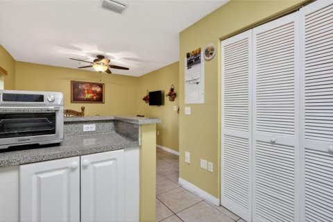 Copropriété à vendre à Hialeah, Floride: 4 chambres, 148.46 m2 № 1946577 - photo 14
