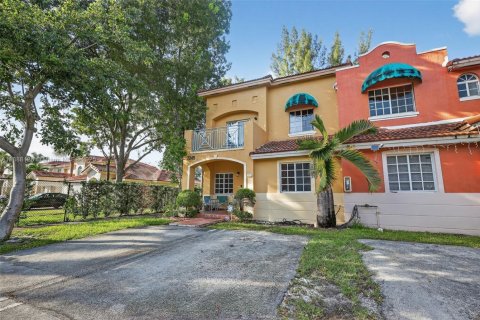 Copropriété à vendre à Hialeah, Floride: 4 chambres, 148.46 m2 № 1946577 - photo 2
